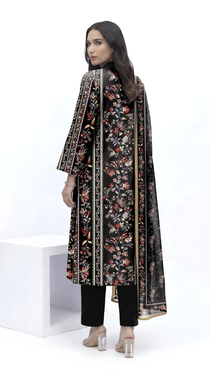 3 Pcs Women's Unstitched Printed Suit