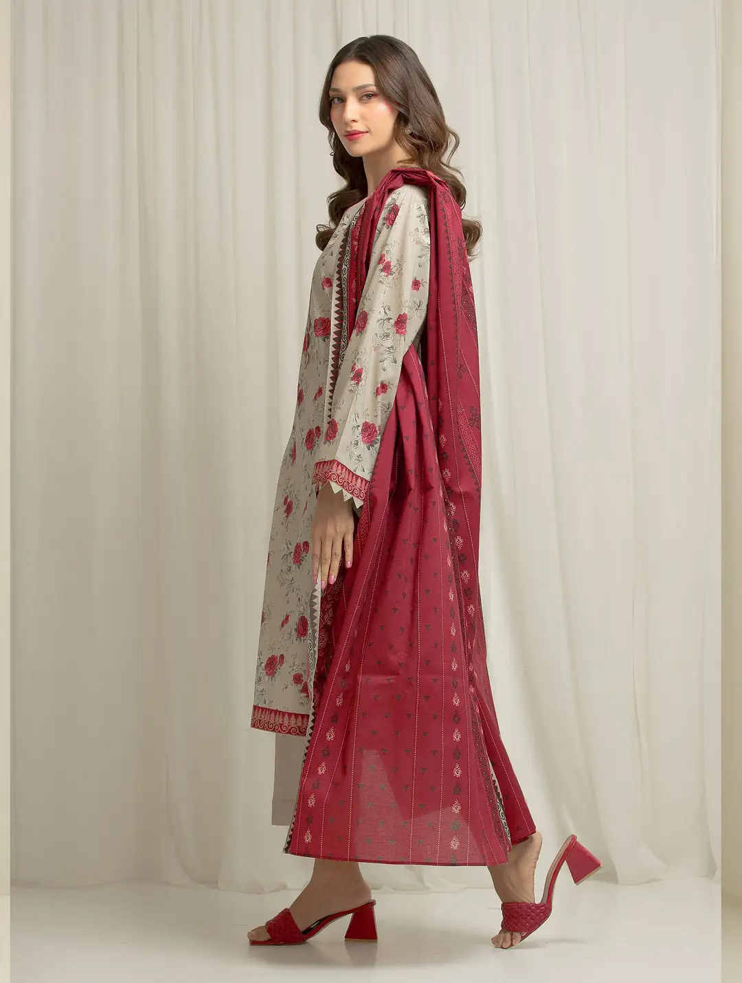 3 Pcs Women's Unstitched Printed Suit
