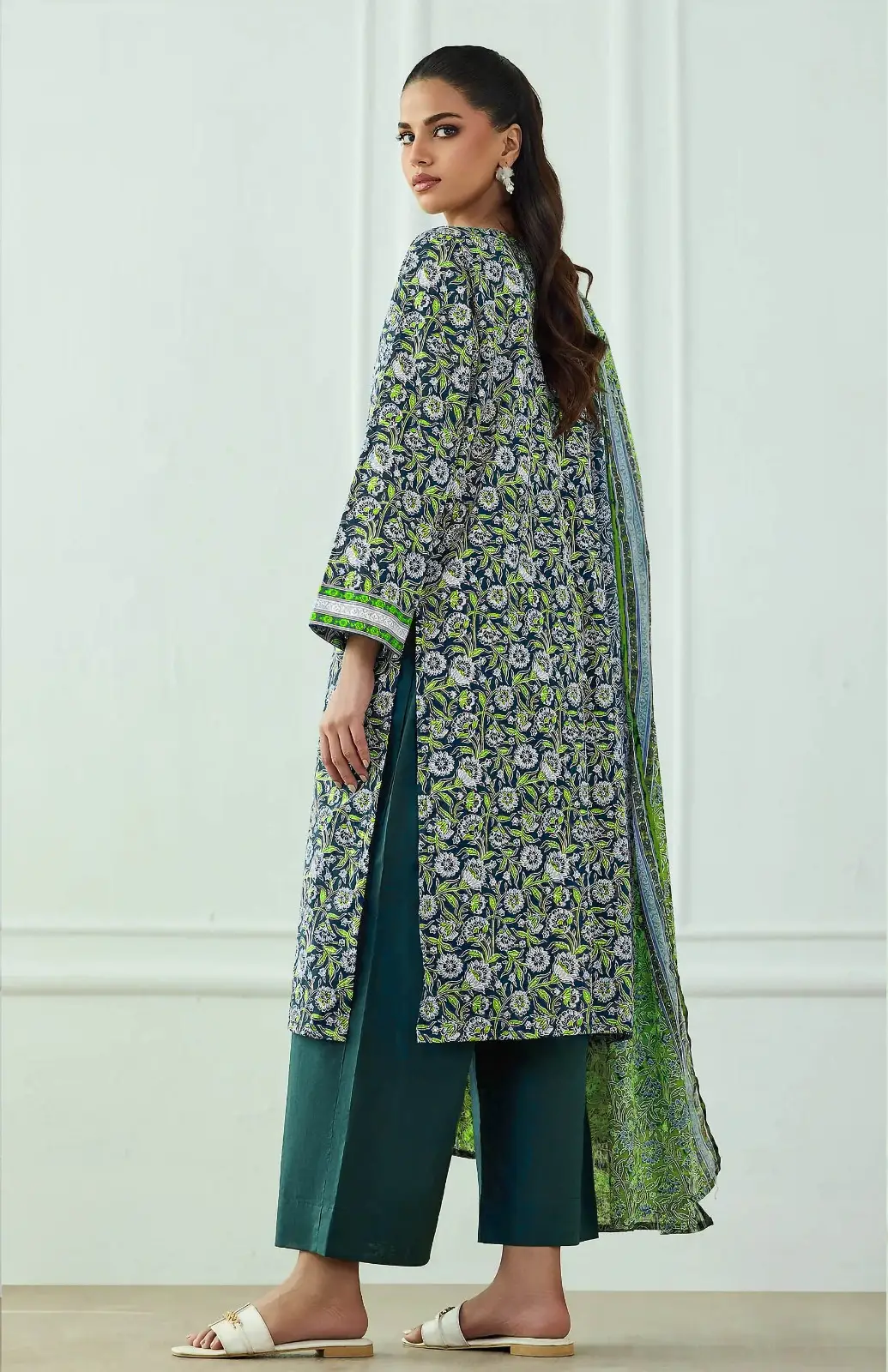 3 Pcs Women's Unstitched Printed Suit