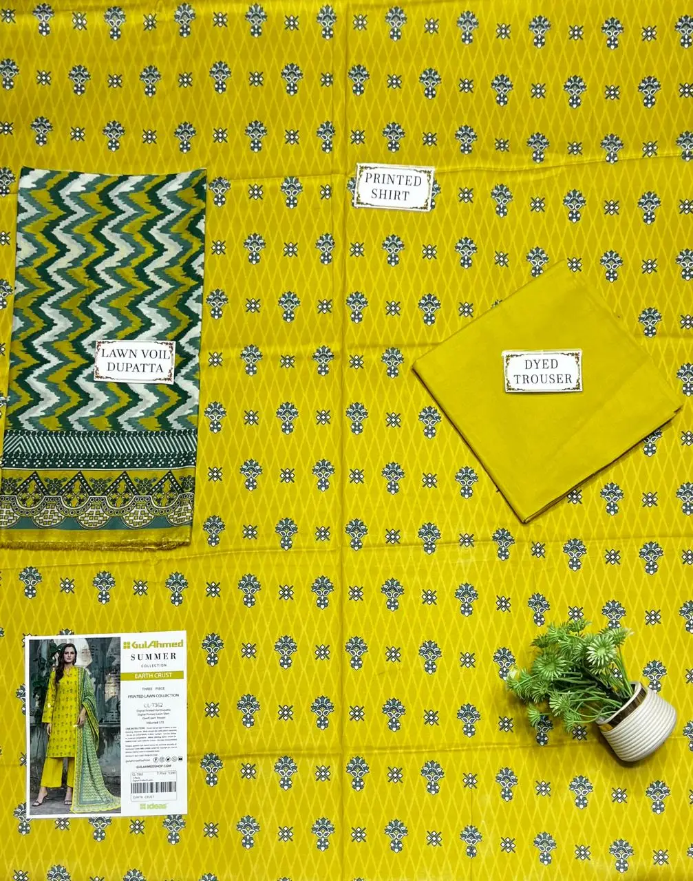 3 Pcs Women's Unstitched Printed Suit