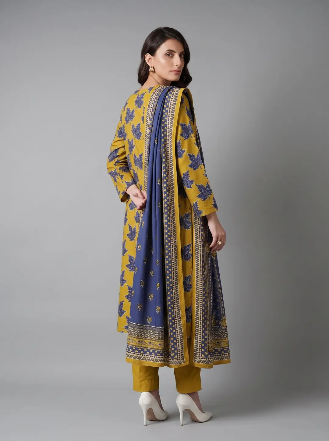 3 Pcs Women's Unstitched Printed Suit