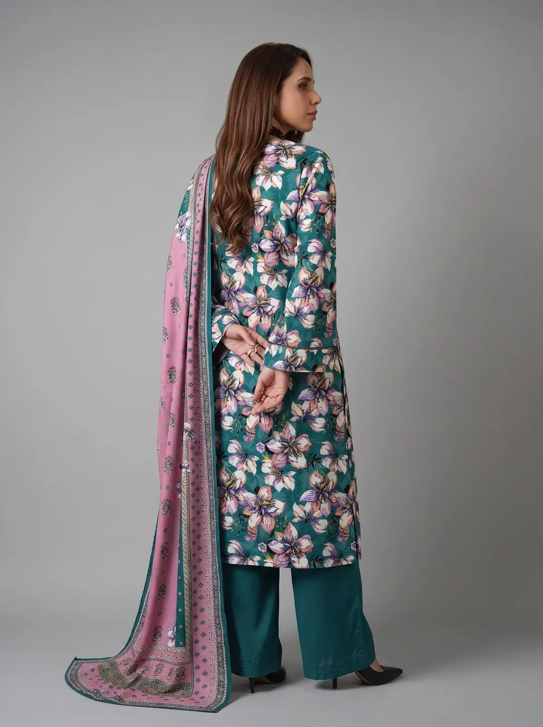 3 Pcs Women's Unstitched Printed Suit