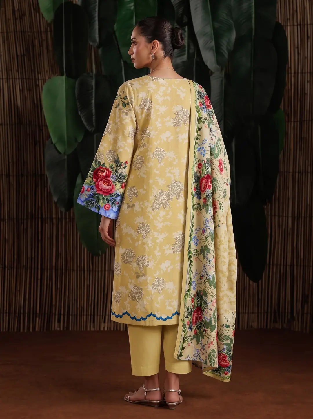 3 Pcs Women's Unstitched Printed Suit
