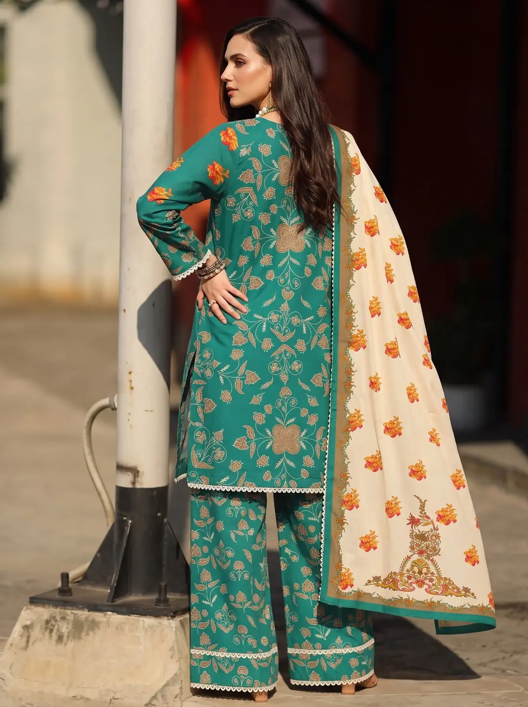 3 Pcs Women's Unstitched Printed Suit