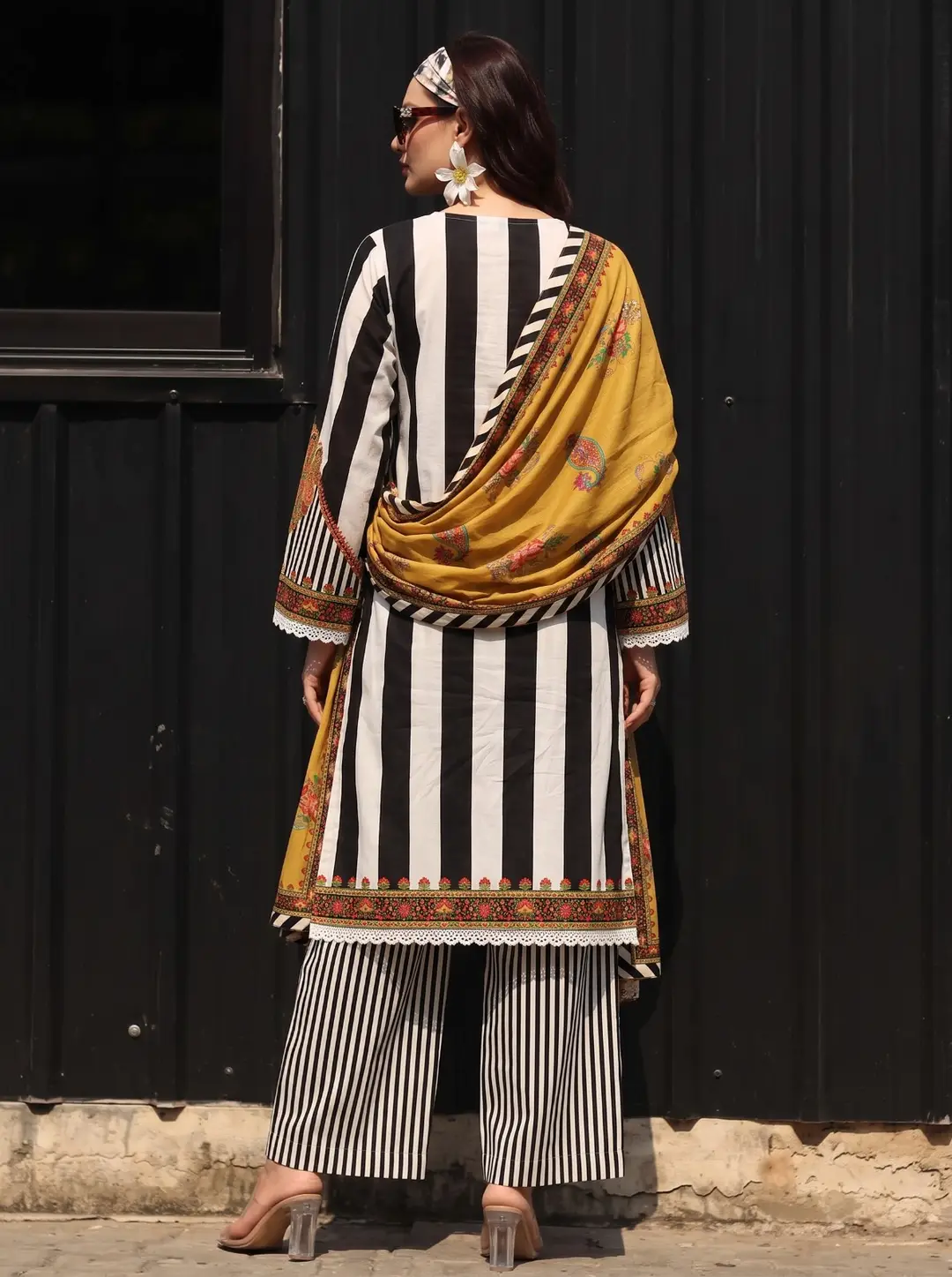 3 Pcs Women's Unstitched Printed Suit
