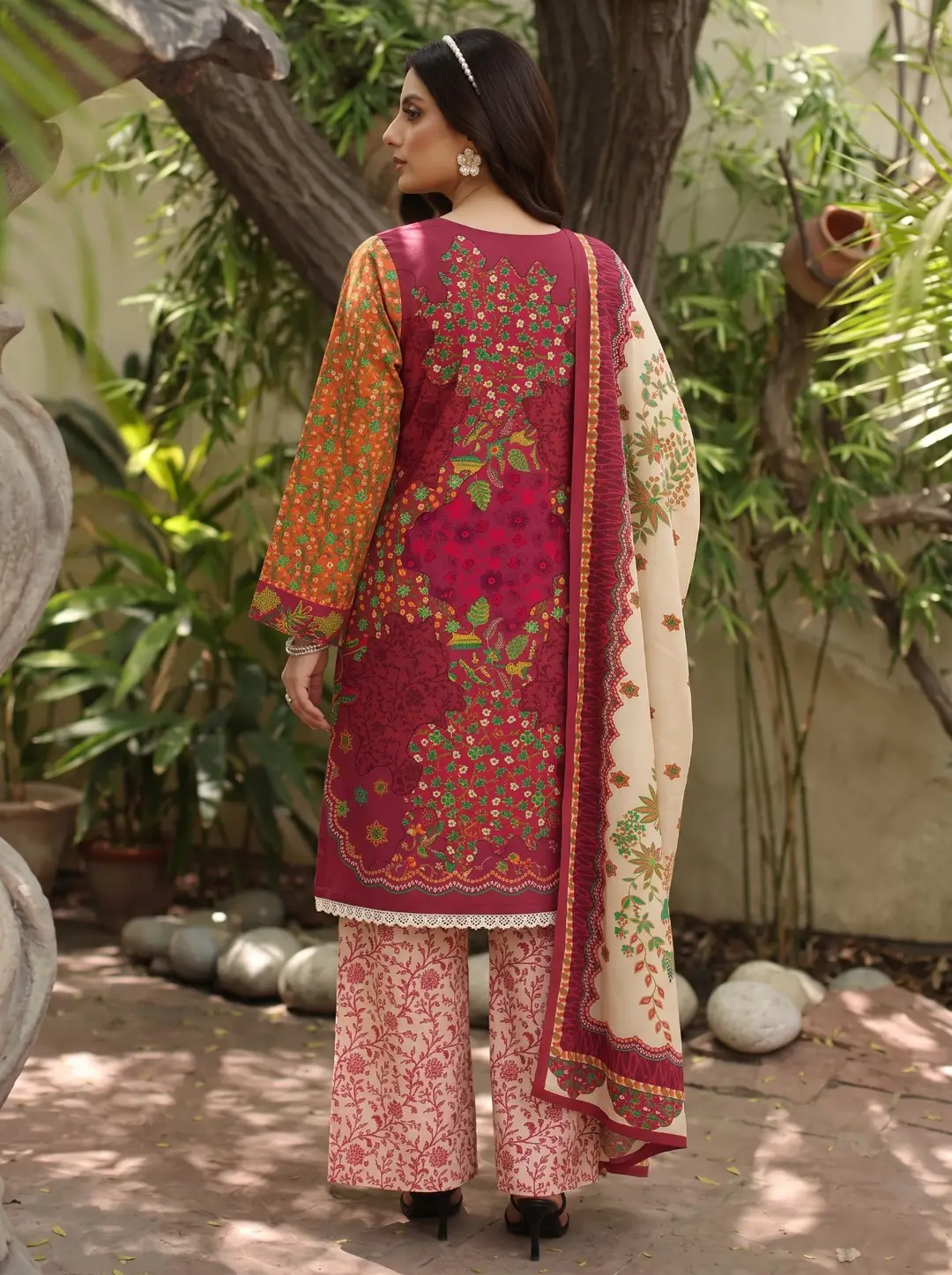 3 Pcs Women's Unstitched Printed Suit