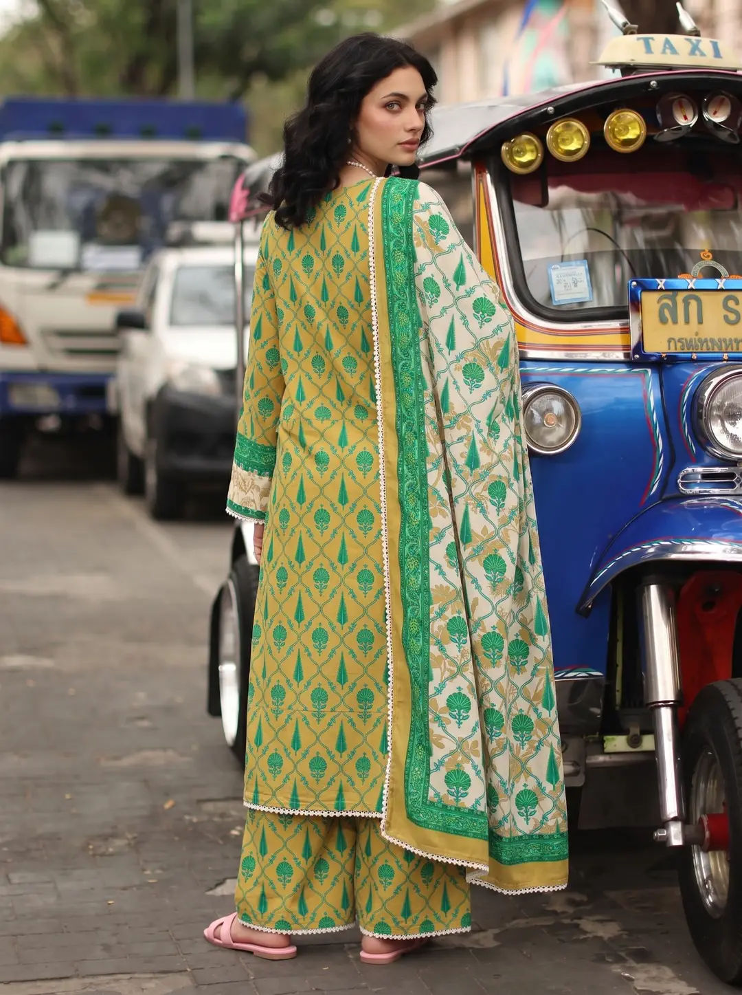 3 Pcs Women's Unstitched Printed Suit