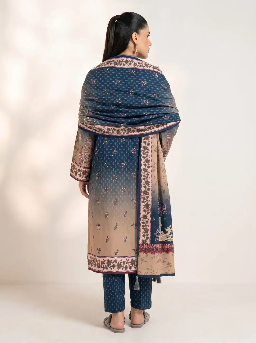 3 Pcs Women's Unstitched Printed Suit