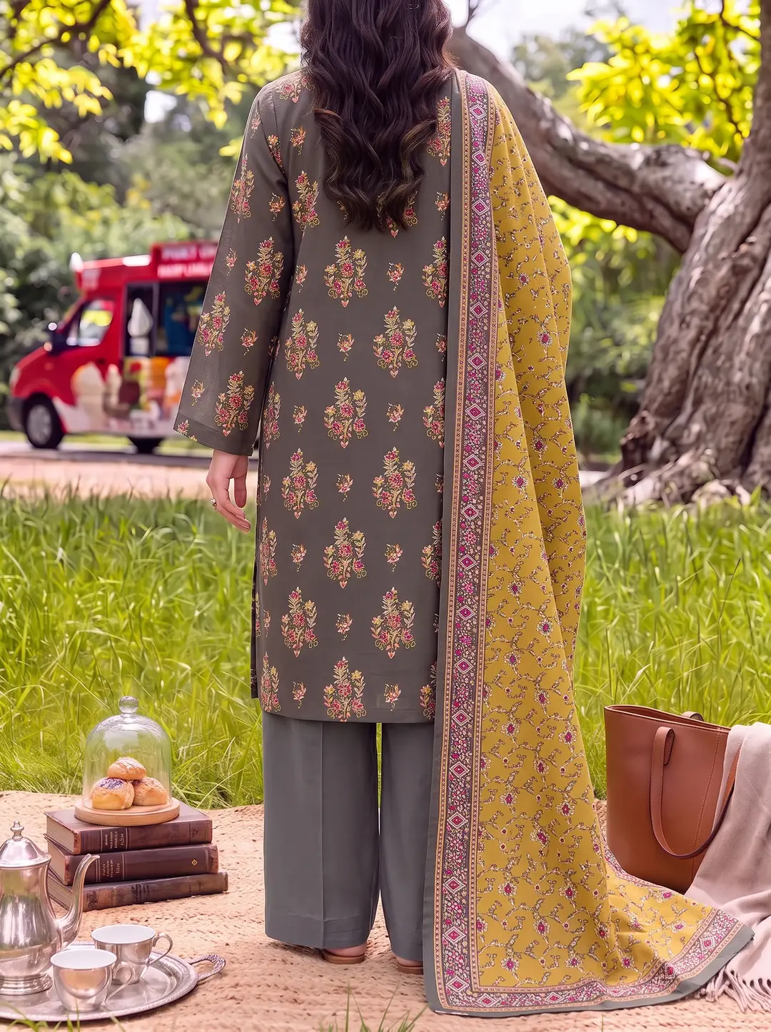 3 Pcs Women's Unstitched Printed Suit