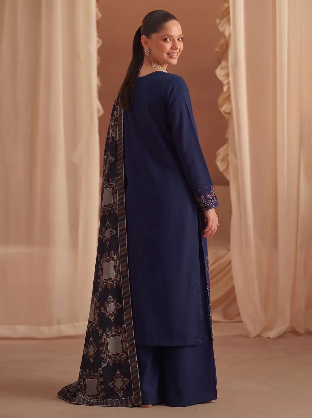 3 Pcs Women's Unstitched Plain Suit