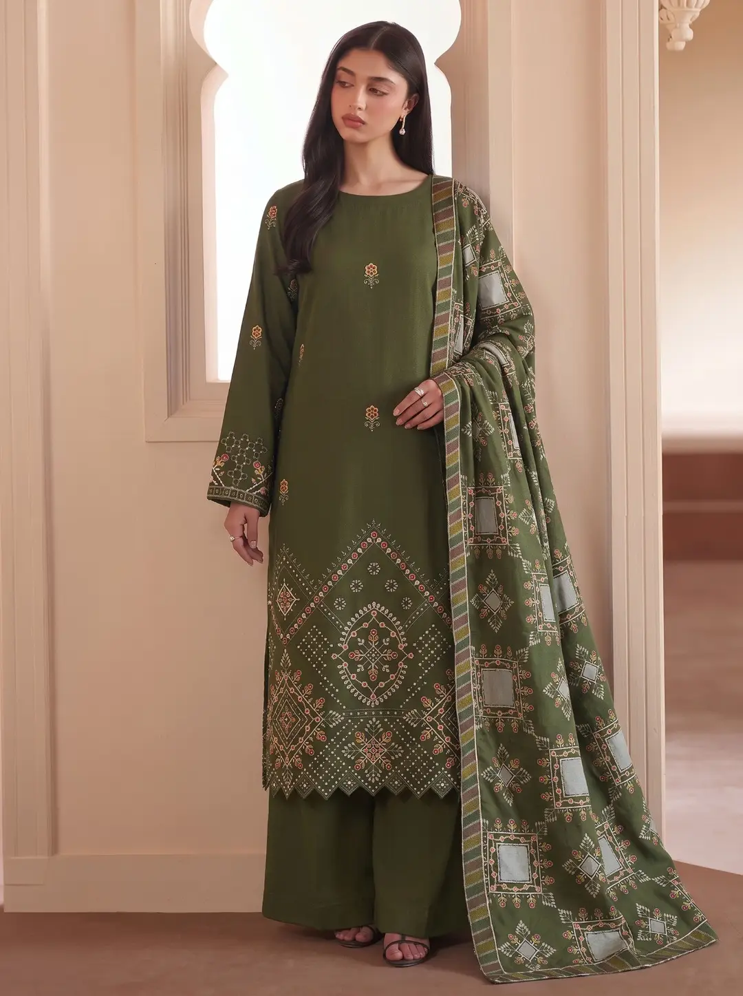 3 Pcs Women's Unstitched Plain Suit