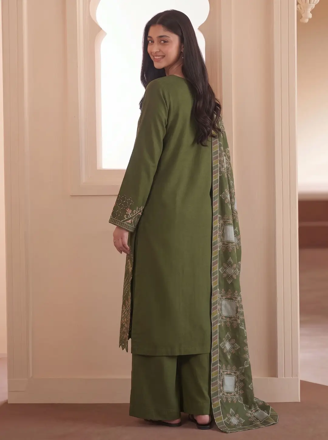 3 Pcs Women's Unstitched Plain Suit
