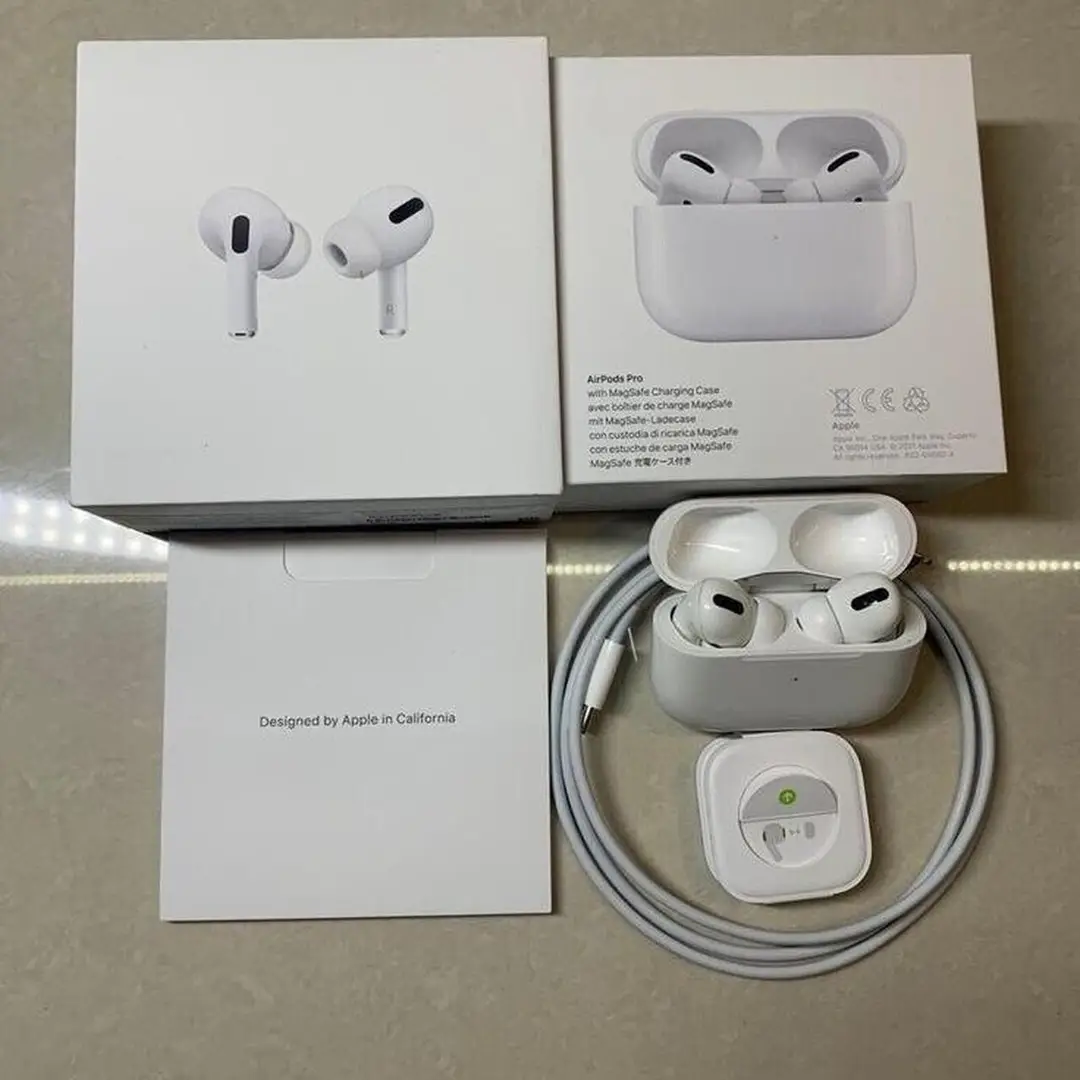 PRO 3 White Long-Lasting Battery With Fast Charge Earbuds