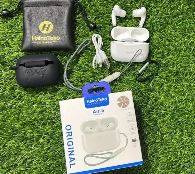 Black Long-Lasting Battery With Fast Charge 15 Earbuds