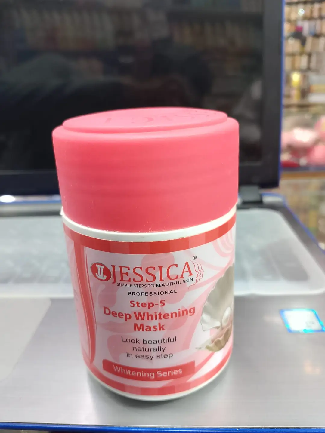Whitening Facial Cleanser 550 550