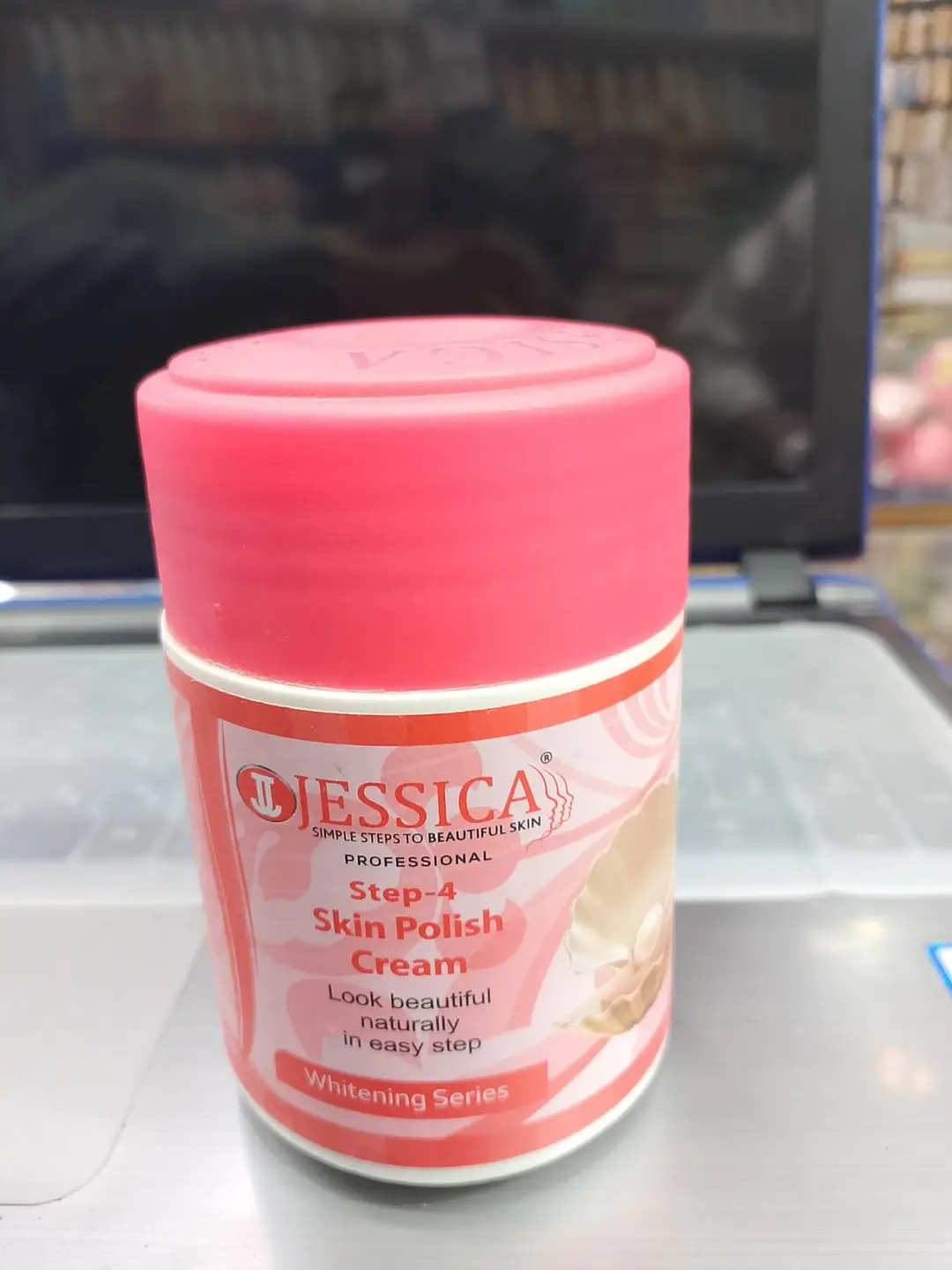Whitening Facial Cleanser 550 550