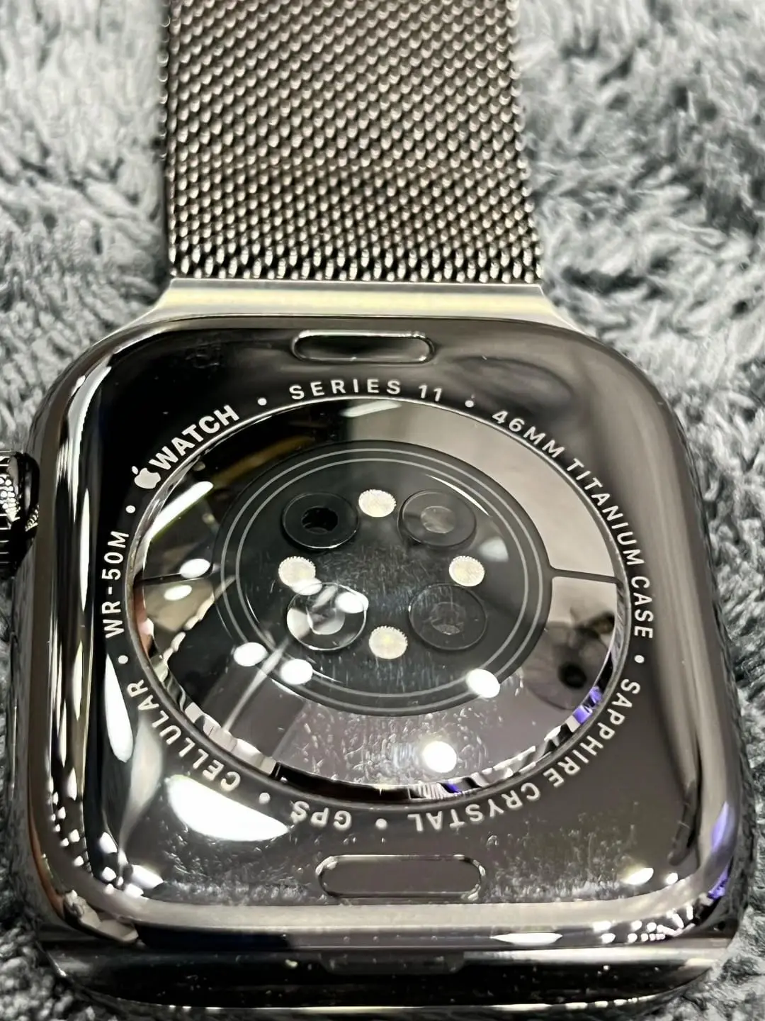 Series 11 Smart Watch (Apple logo)