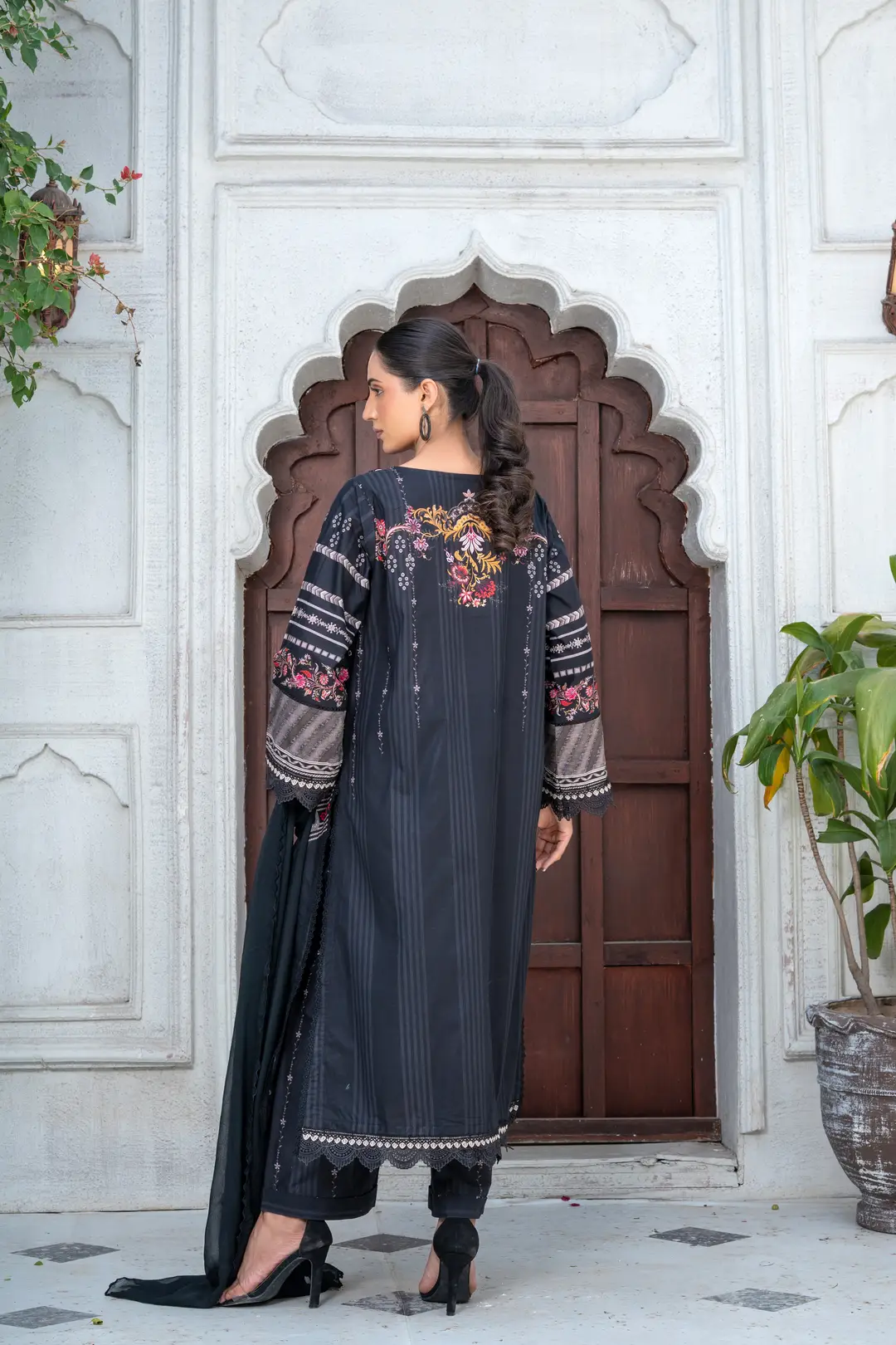 3 Pcs Women's Unstitched Printed Suit