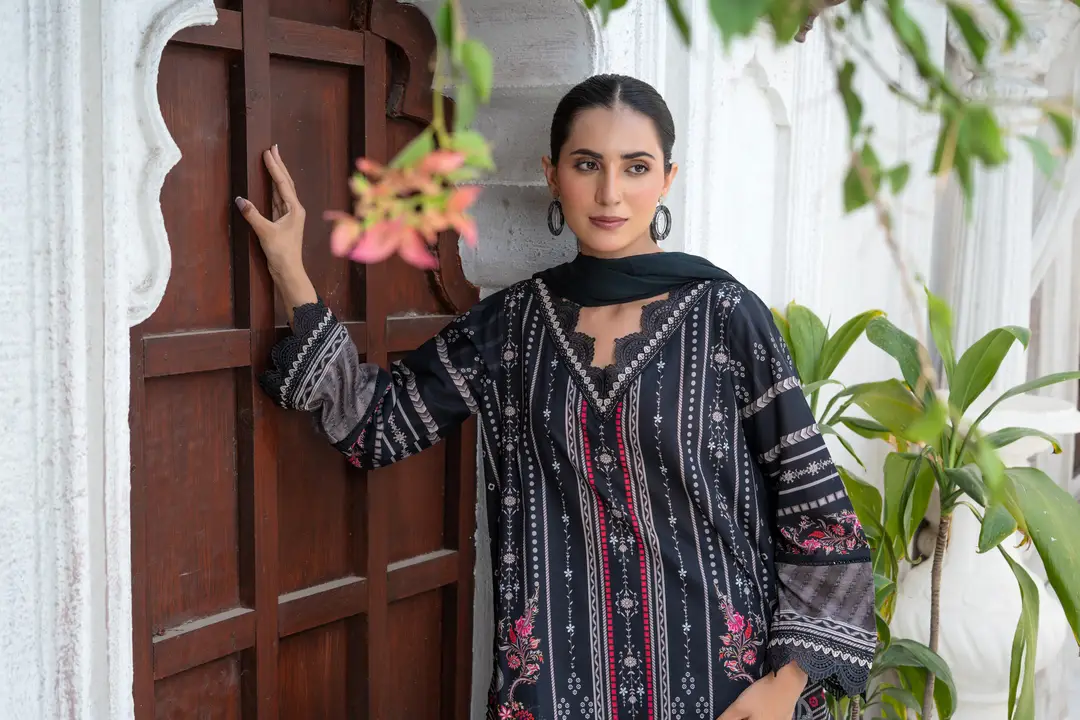 3 Pcs Women's Unstitched Printed Suit