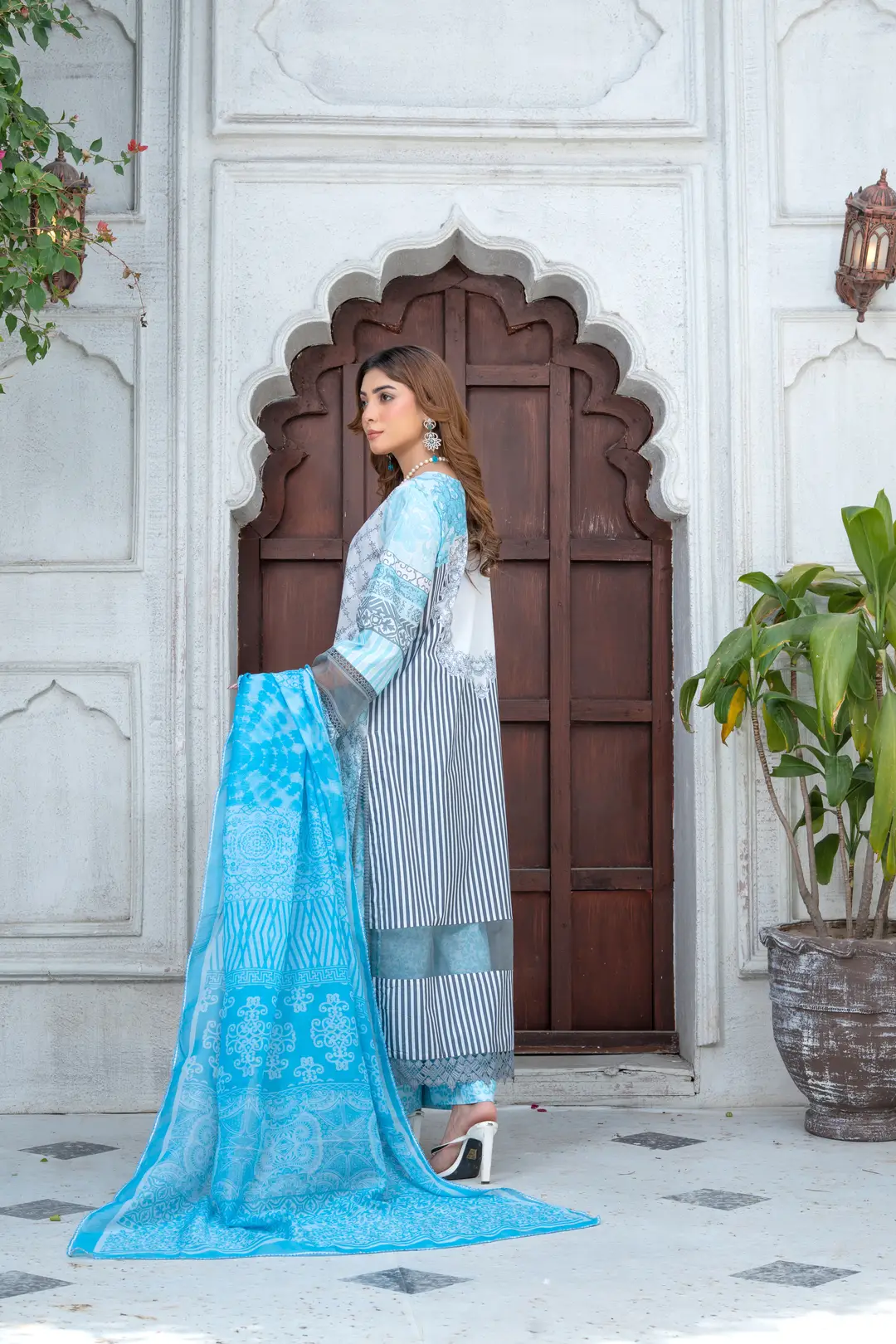 3 Pcs Women's Unstitched Printed Suit