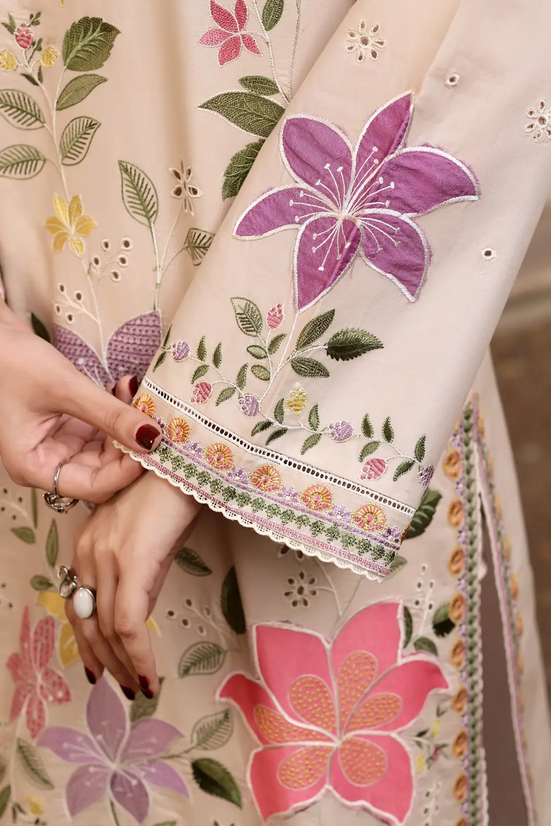 3 Pcs Women's Stitched Linen Embroidered Suit