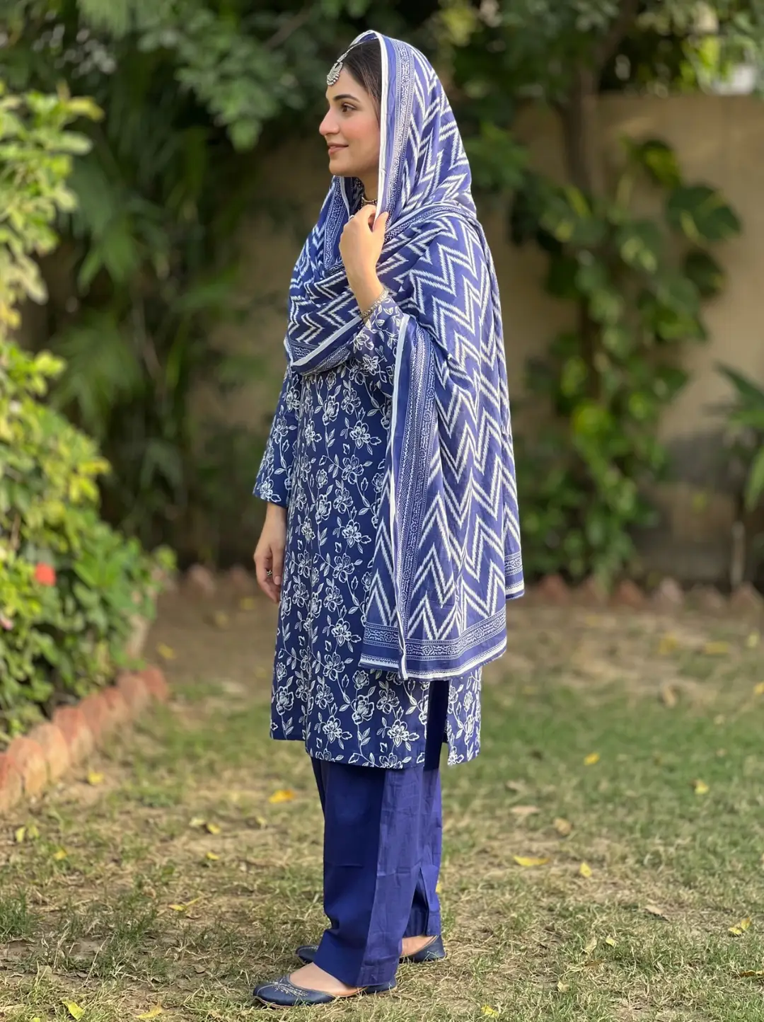 Stylish Lawn 3 Pcs Women's Unstitched Digital Print Suit