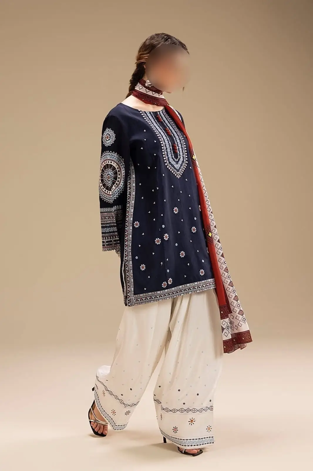 3 Pcs Women's Unstitched Embroidered Suit