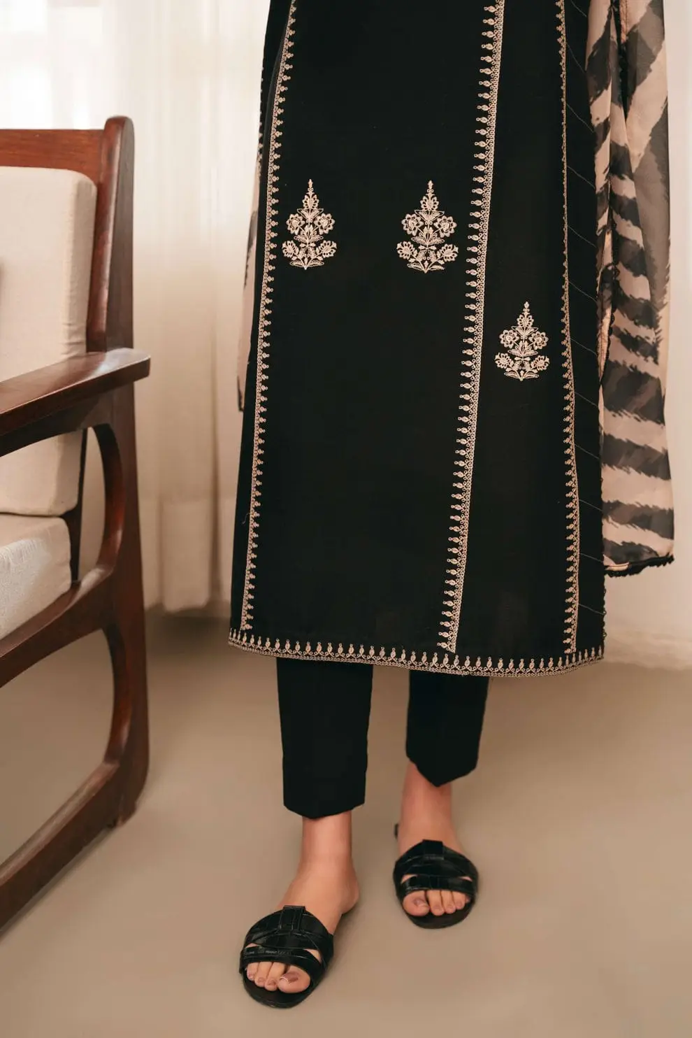 3 Pcs Women's Unstitched Embroidered Suit