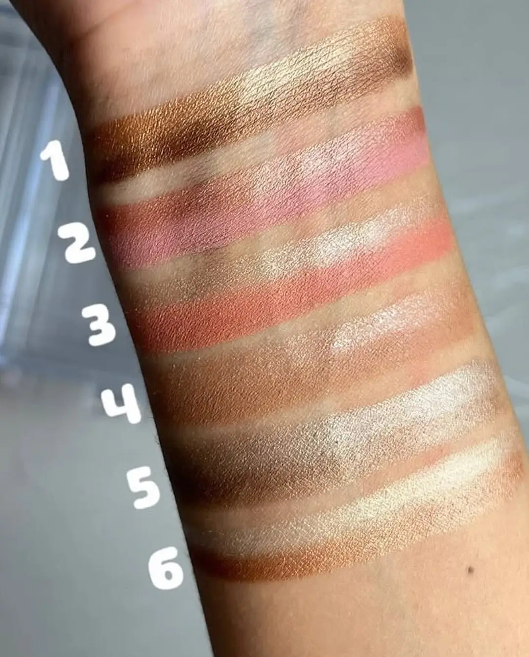 Dragon Ranee 2 Shades High Pigmented Creamy Eyeshadow Stick, 1 Pc