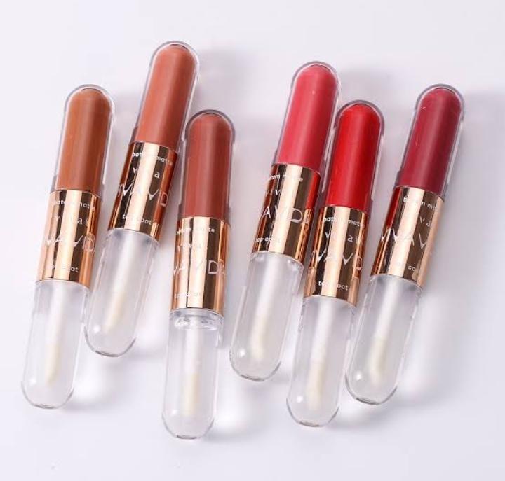 2-in-1 Lip Gloss & Oil Glossy Lip Color