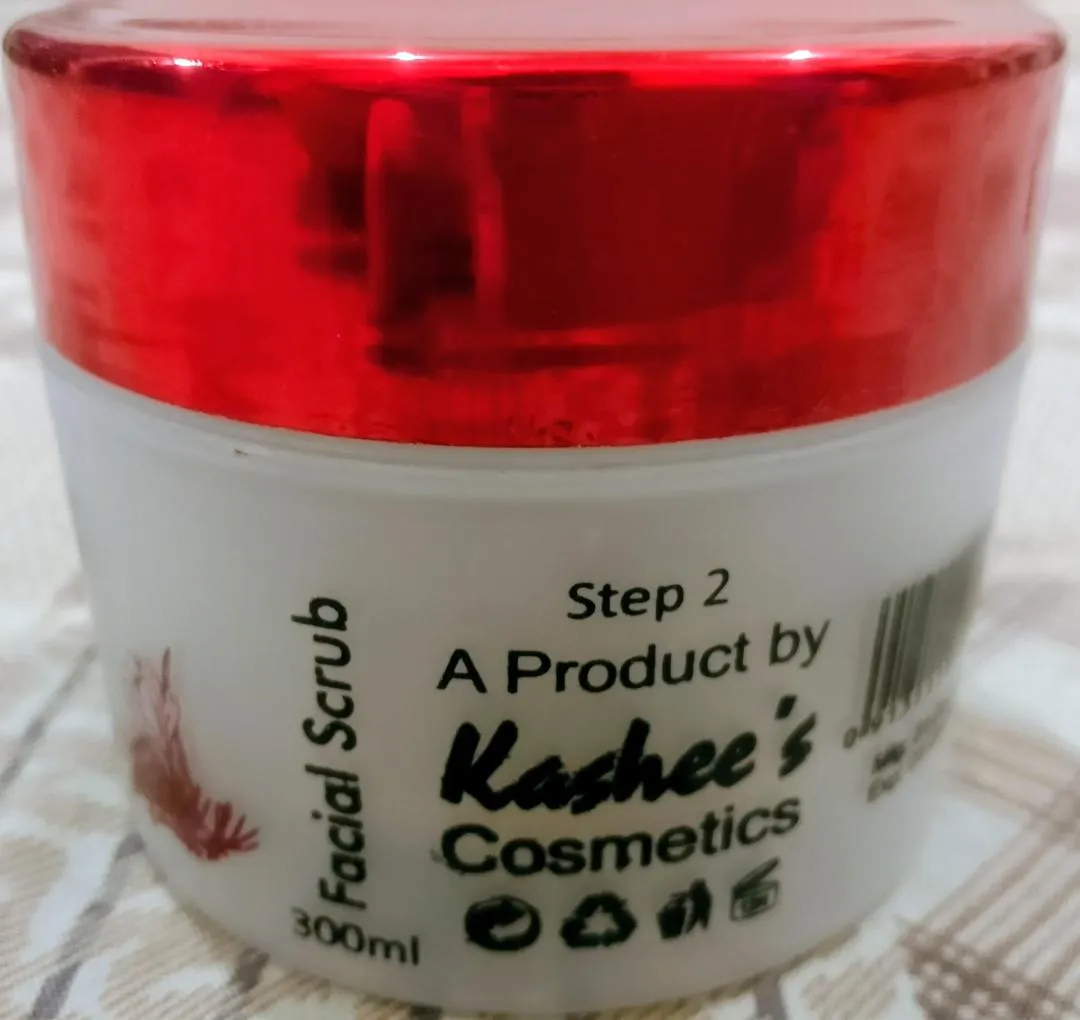 Kashee’s Saffron Whitening Facial Scrub 300ml