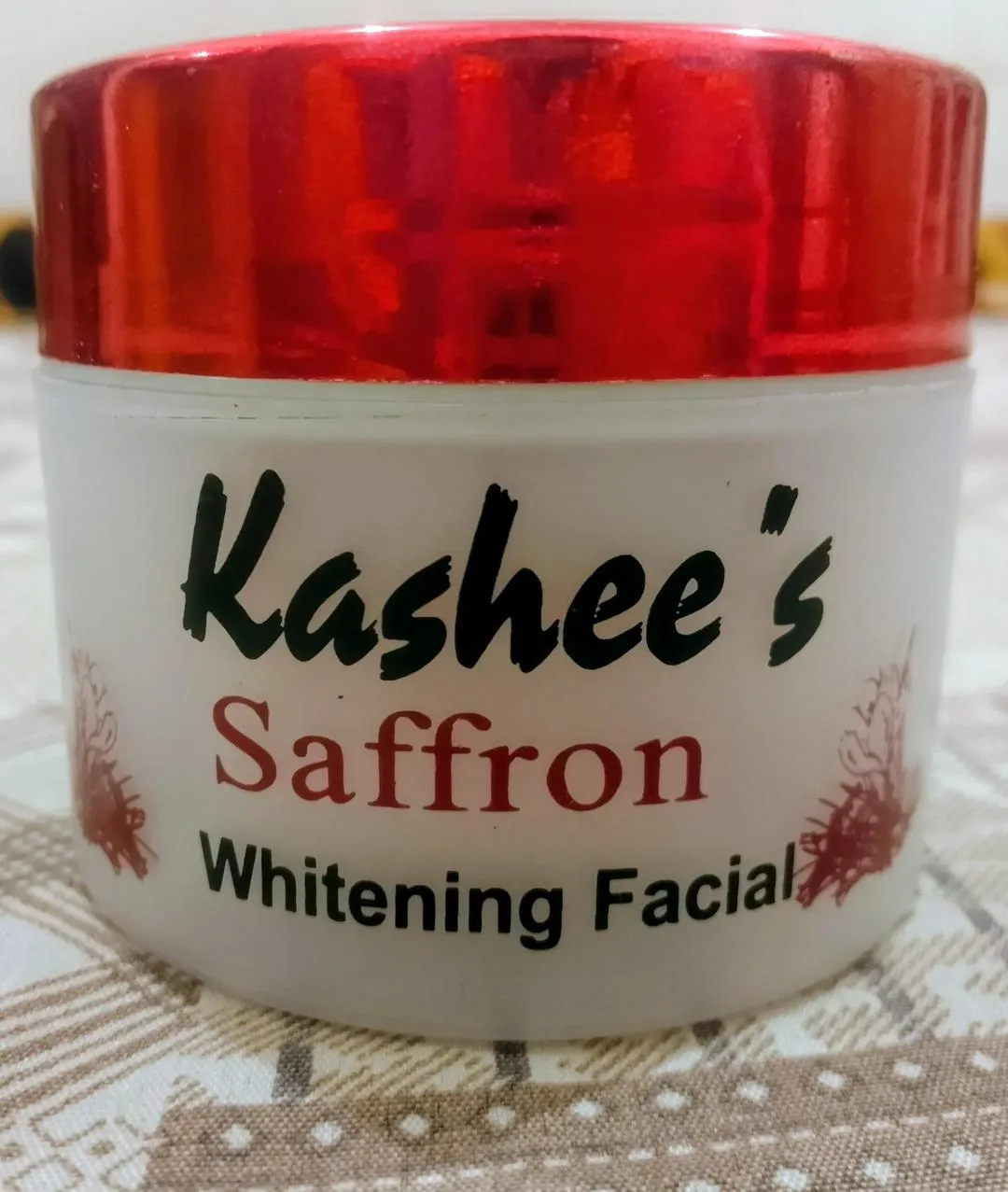 Kashee’s Saffron Whitening Facial Scrub 300ml