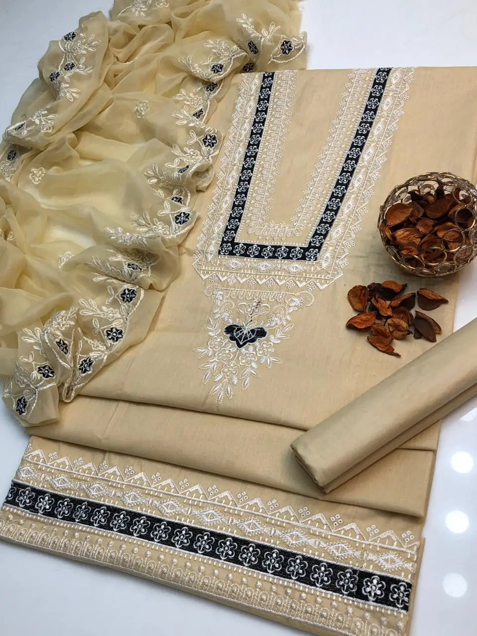 3 Pcs Women's Unstitched Embroidered Suit