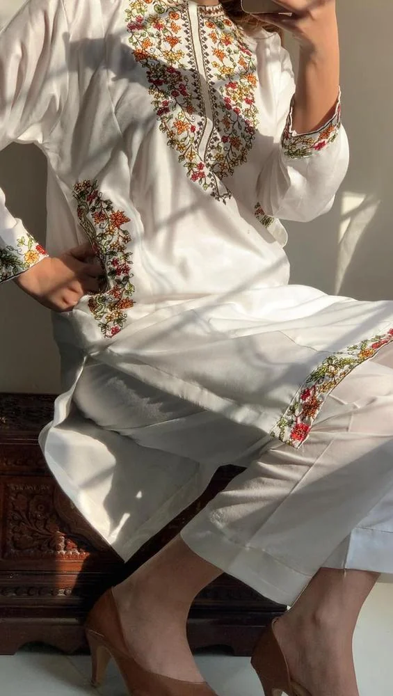 Women Linen 2-Piece Suit White Floral Embroidery Medium
