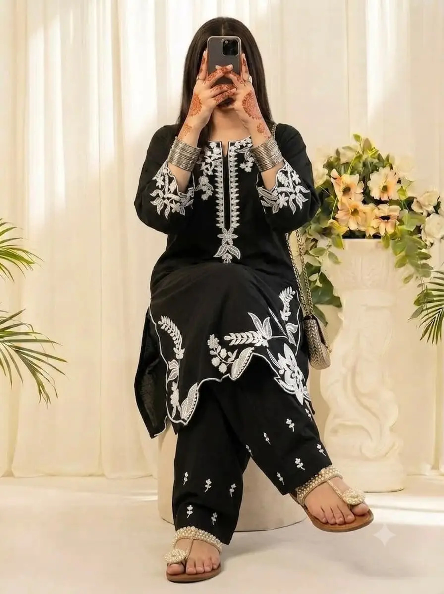 3 Pcs Women's Stitched Lawn Embroidered Suit