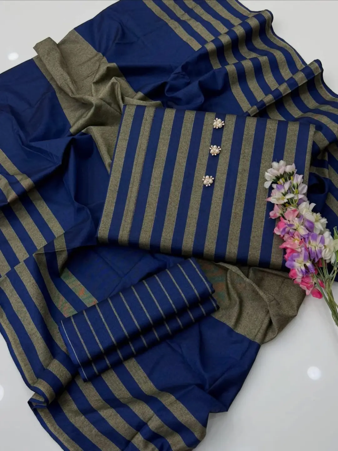 3 Pcs Women's Unstitched Printed Suit