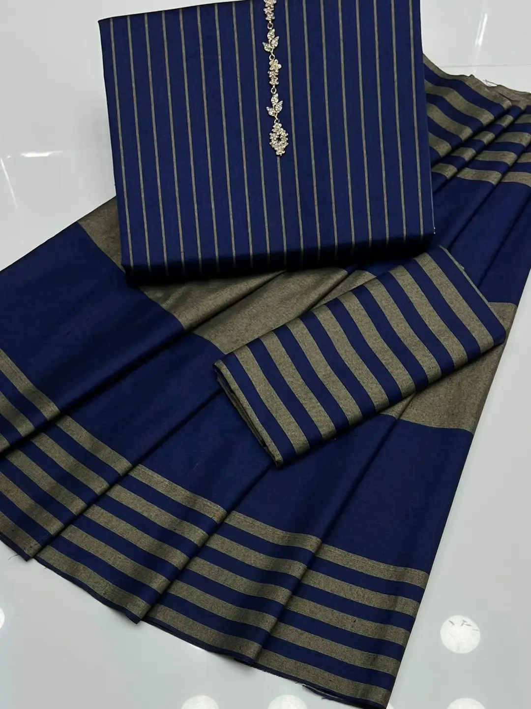 3 Pcs Women's Unstitched Printed Suit