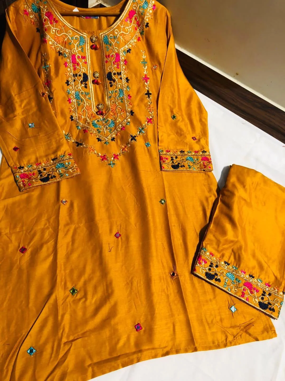 Embroidered Linen Shirt and Trouser Set for Women