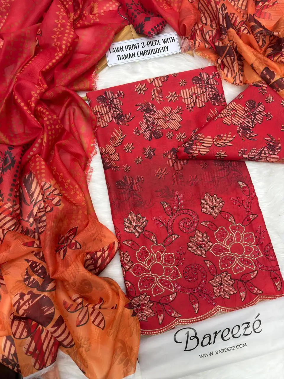 3 Pcs Women's Unstitched Printed Suit