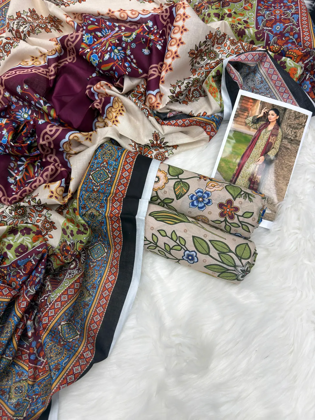 3 Pcs Women's Unstitched Printed Suit