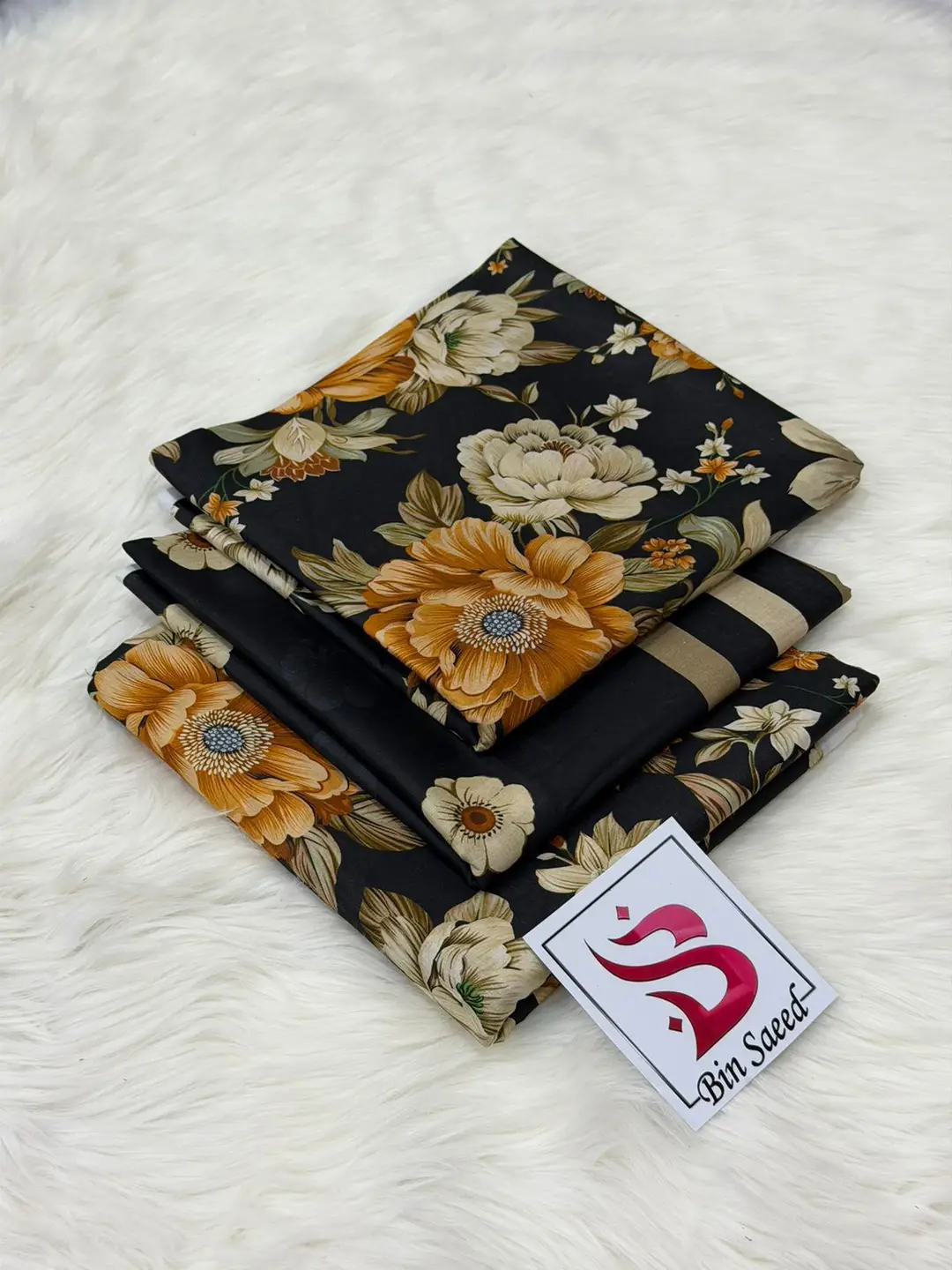 3 Pcs Women's Unstitched Printed Suit