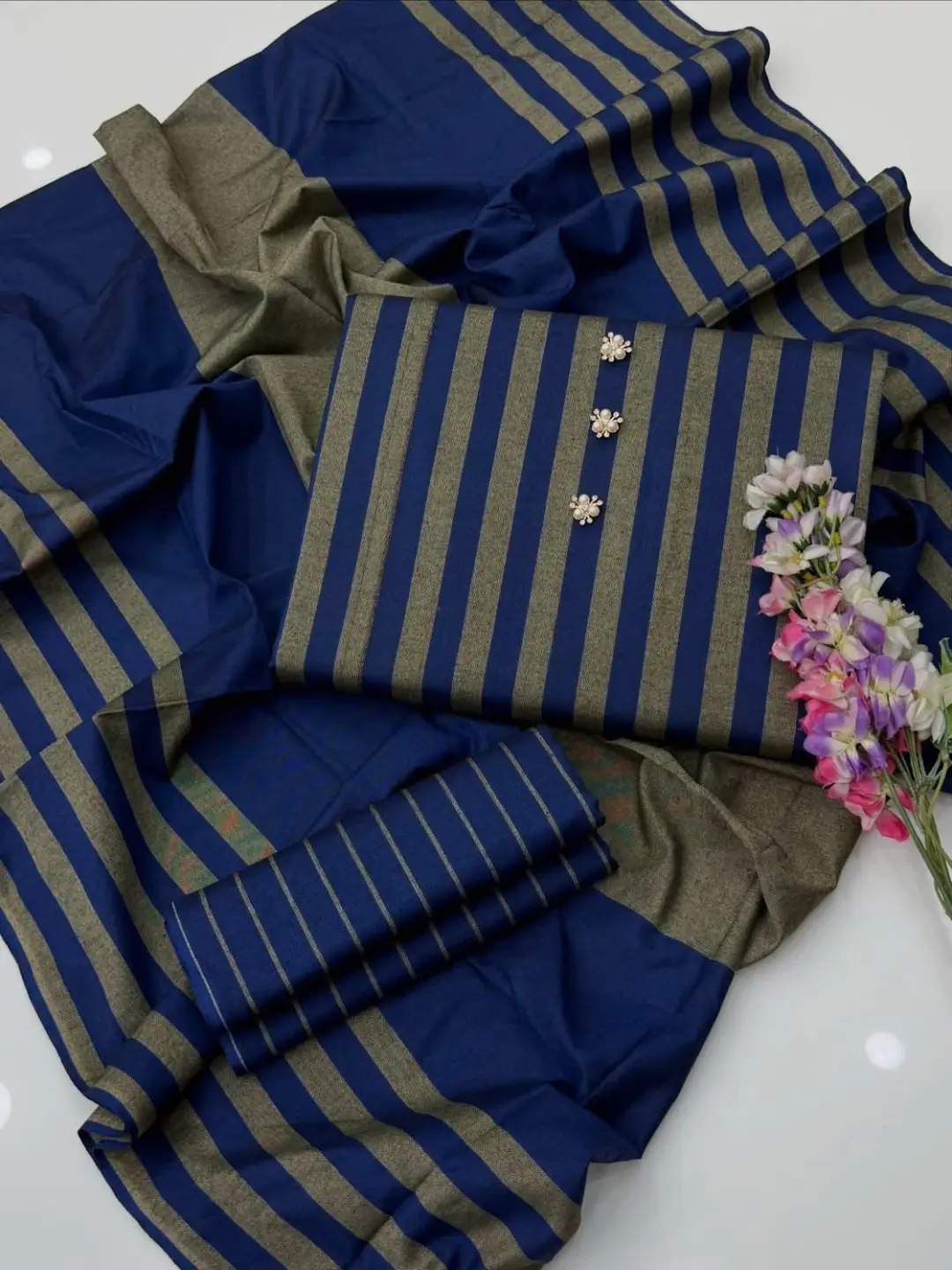 3 Pcs Women's Unstitched Printed Suit