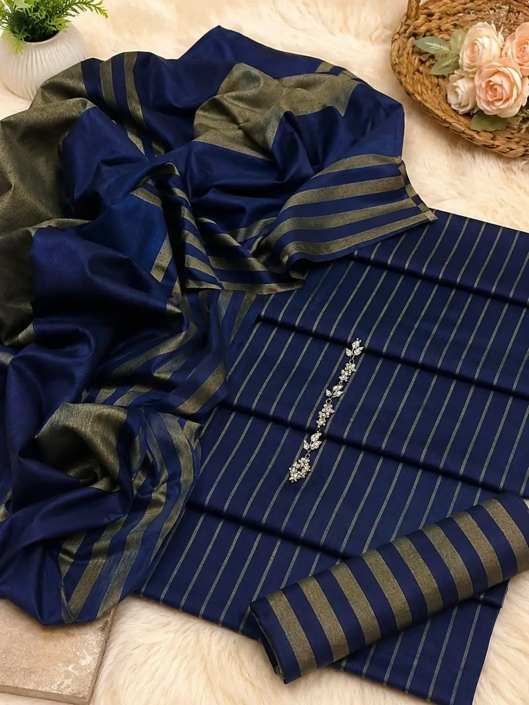 3 Pcs Women's Unstitched Printed Suit