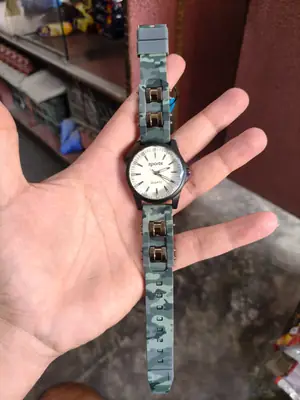 Men's Modern Stylish Look Watch thumbnail 3
