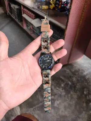 Men's Modern Stylish Look Watch thumbnail 3
