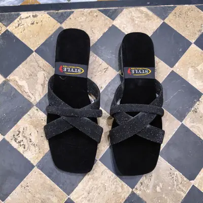 Stylish New Fancy Women's Slippers High Quality  thumbnail 3
