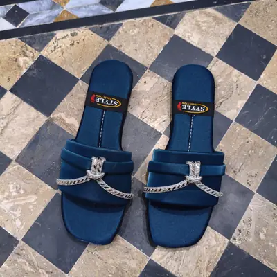 Stylish New Fancy Women's Slippers High Quality  thumbnail 5