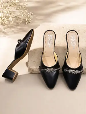 Stylish Women's Fancy Flats Available In 5 Size