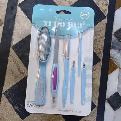 6 Piece Manicure Pedicure Kit Set  thumbnail 3