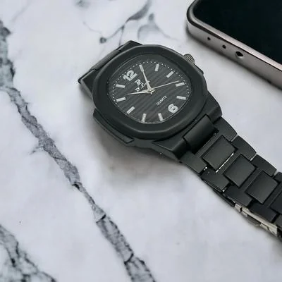 Black Analog Quartz Watch for Men 34mm Rubber Strap thumbnail 2